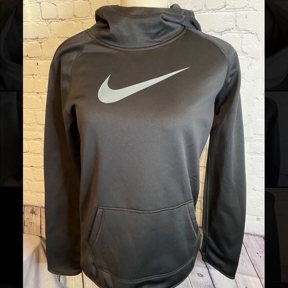 Nike Tops - Nike Therma Hoodie